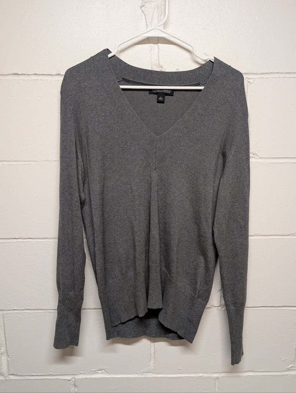 BANANA REPUBLIC Silk Cotton Cashmere Women's Gray V-Neck Sweater (Large)